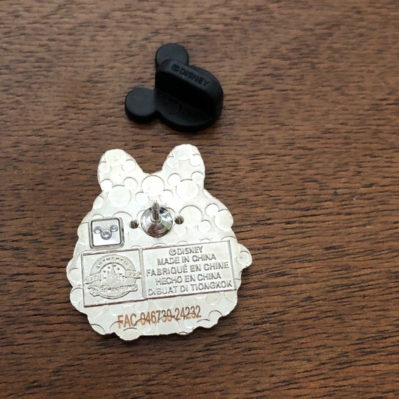 Authentic Disney pin. Each pin is $8 or 4 pins for $25, additional pins $5 each. - Picture 5 of 8